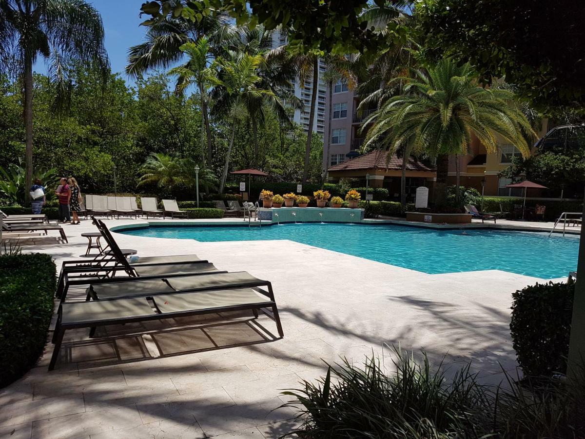 Yacht Club Aventura 2br + 2ba Apartamento