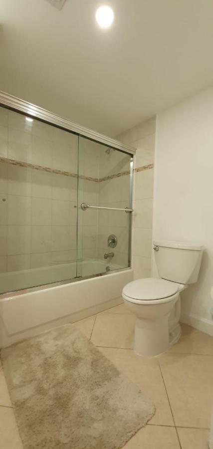 Yacht Club Aventura 2br + 2ba Apartamento